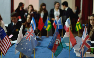 ¡Nuevos Programas Extracurriculares! Modelo de las Naciones Unidas y Embajadores Jóvenes